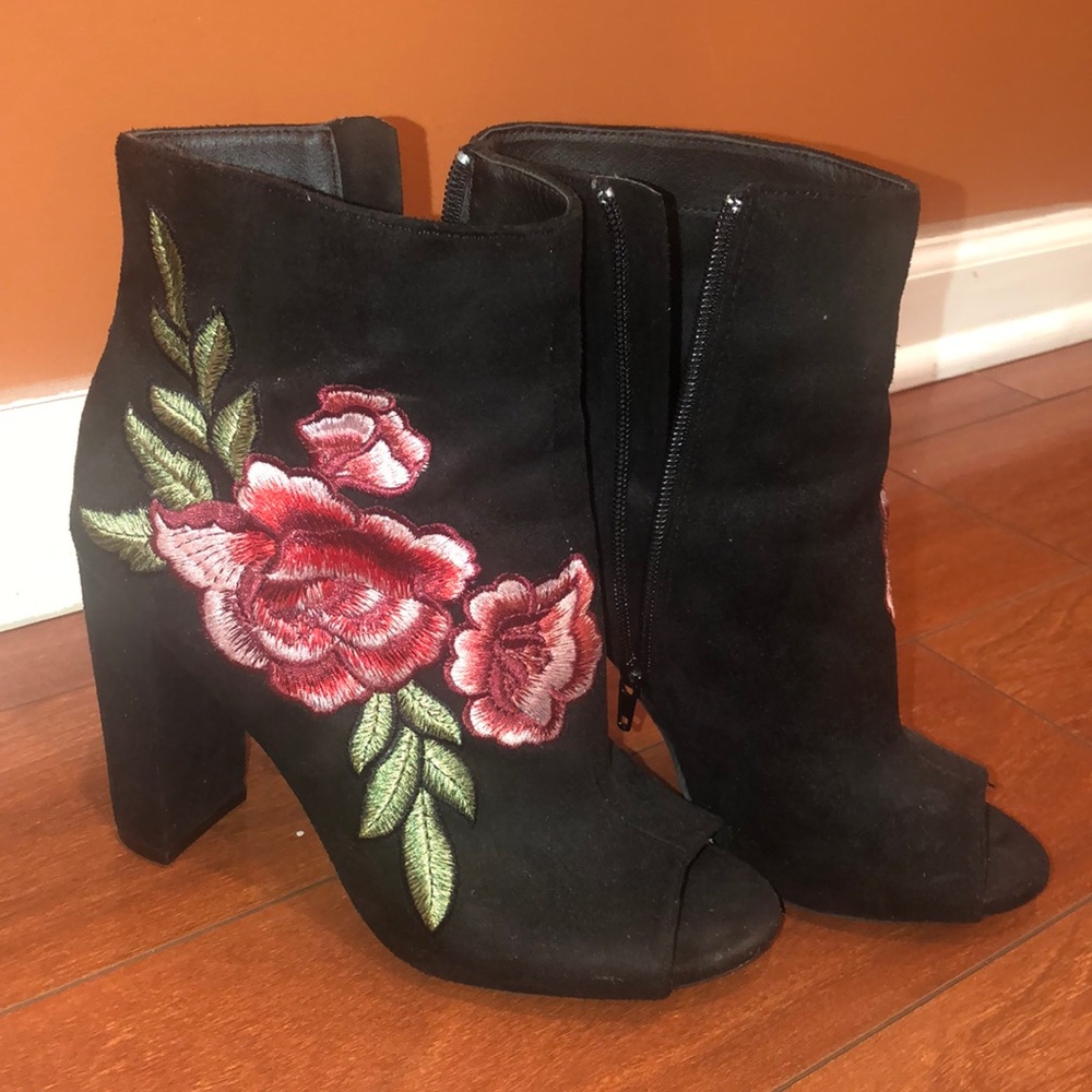 Open toe heeled booties